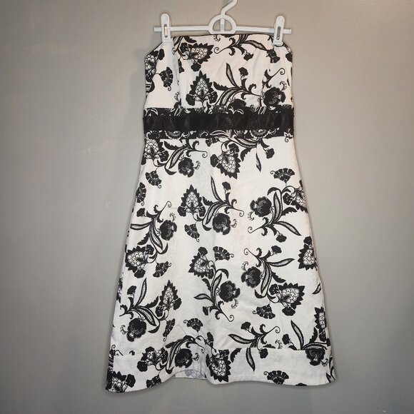 White House Black Market Elegant Black and White Floral Strapless Dress Size 2 m - Picture 1 of 12